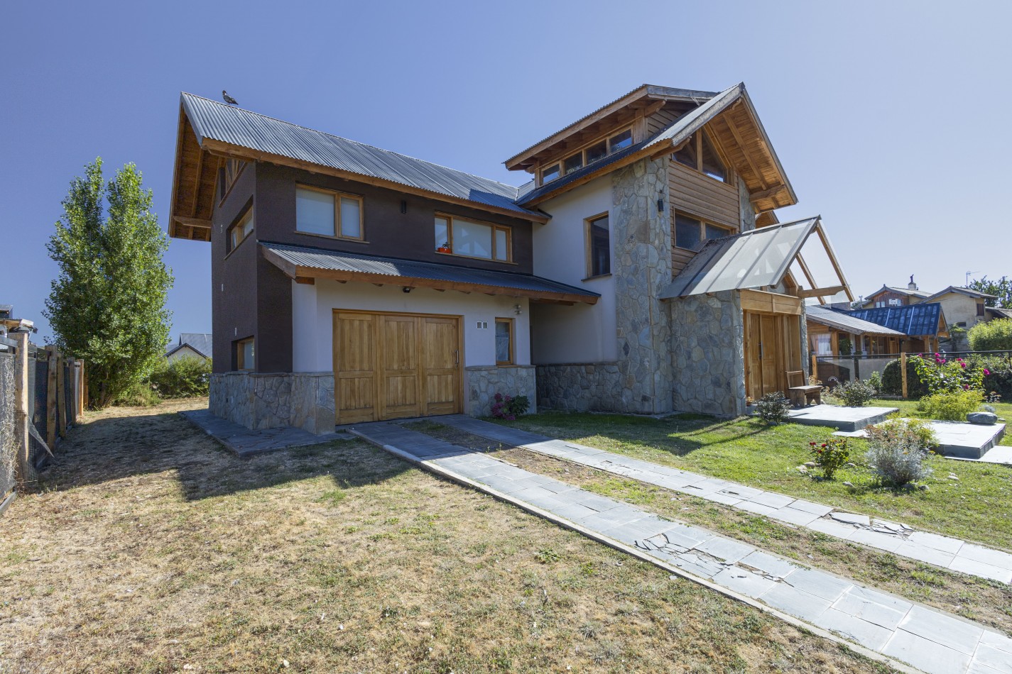 ***VENDIDA*** ESPECTACULAR CASA EN DINA HUAPI 285 m2 - LOTE 1.000M2