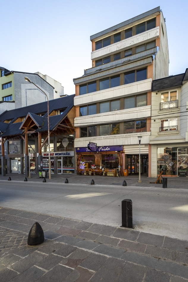 DISTINGUIDA OFICINA EN PLENO CENTRO DE BARILOCHE