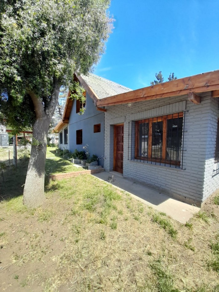 DOS CASAS EN VENTA EN  CALLE CANADA 60 - DINA HUAPI  (Apto credito)