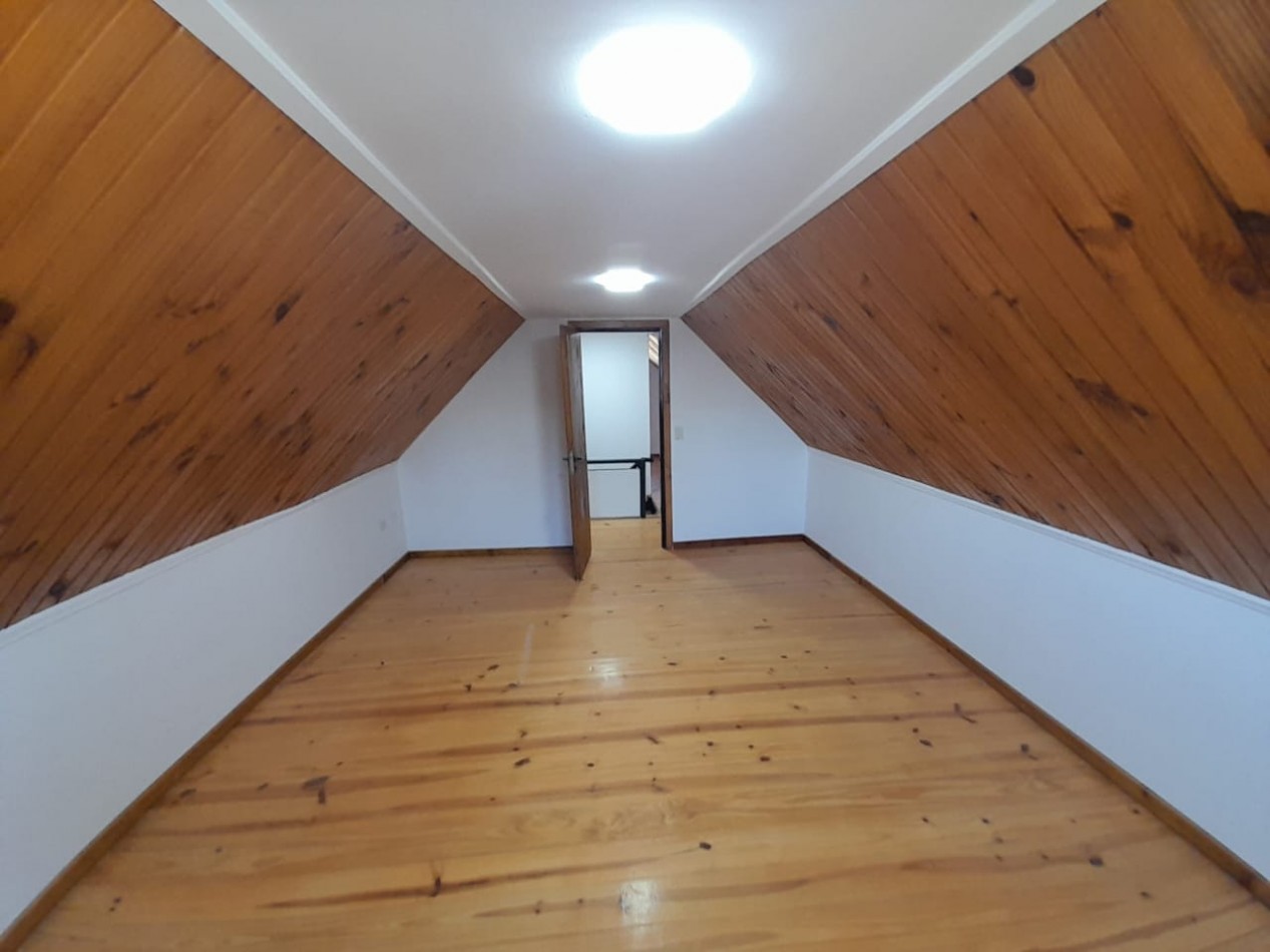 DOS CASAS EN VENTA EN  CALLE CANADA 60 - DINA HUAPI  (Apto credito)