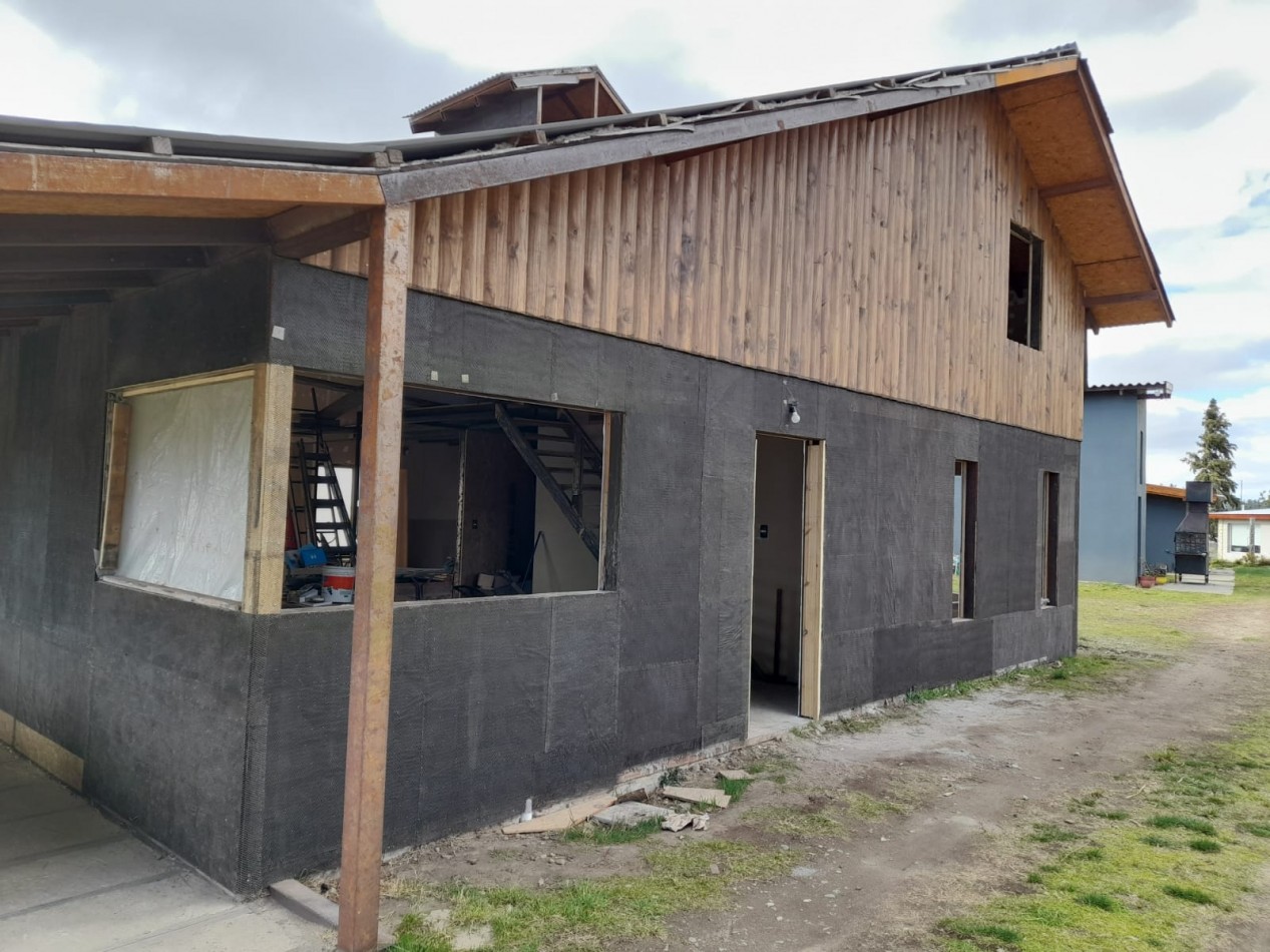 DOS CASAS EN VENTA EN  CALLE CANADA 60 - DINA HUAPI  (Apto credito)