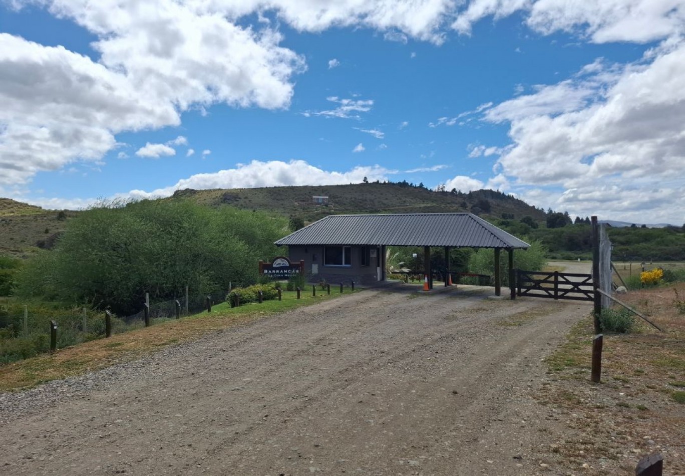 LOTE 1600m2 en esquina EN TERCER FRACCIONAMIENTO - Barrancas de DIna Huapi