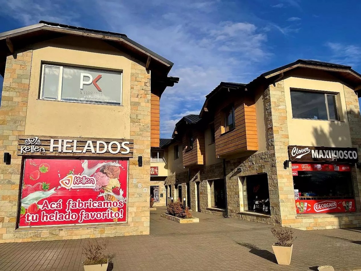 COMPLEJO DE LOCALES Y OFICINAS EN VENTA  - DINA HUAPI -